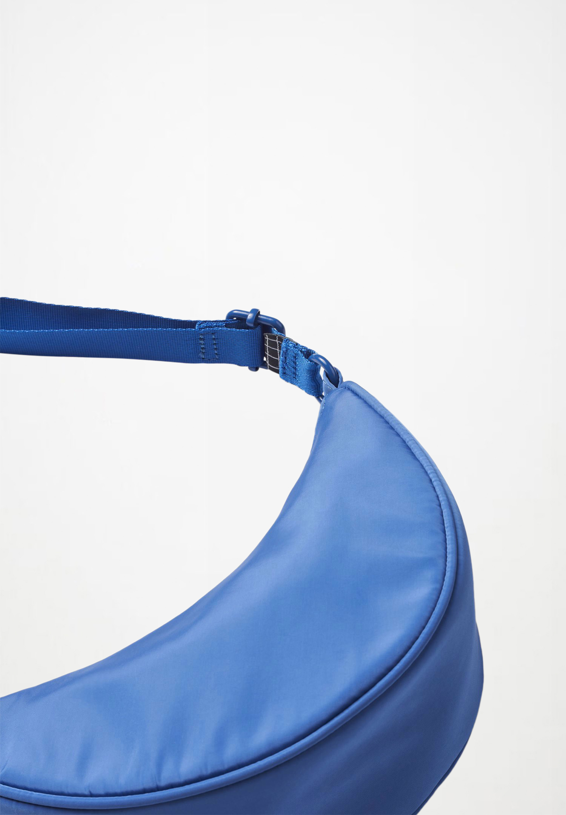 Crescent Bag Retro Blue