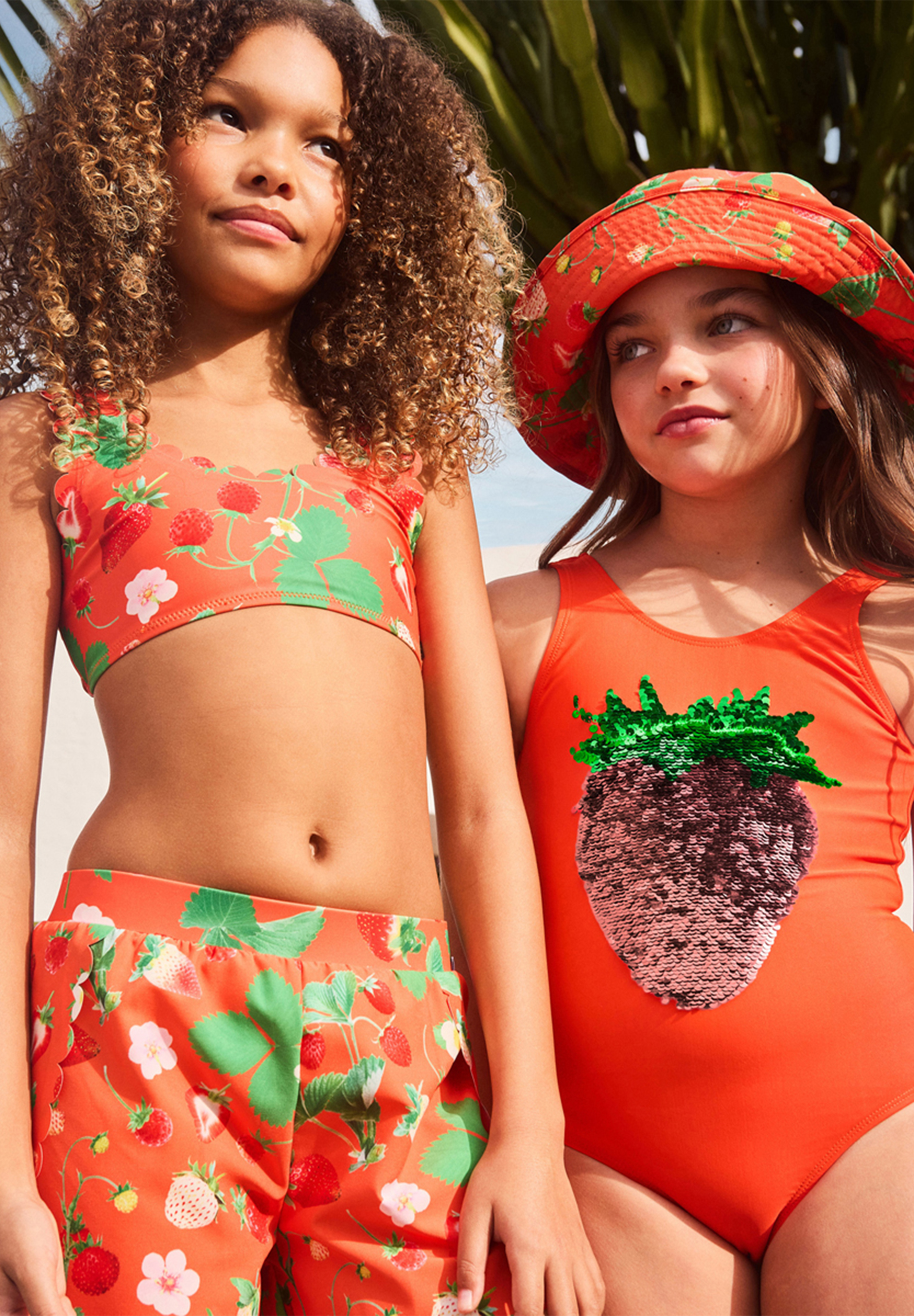 Nika Glitter Strawberry