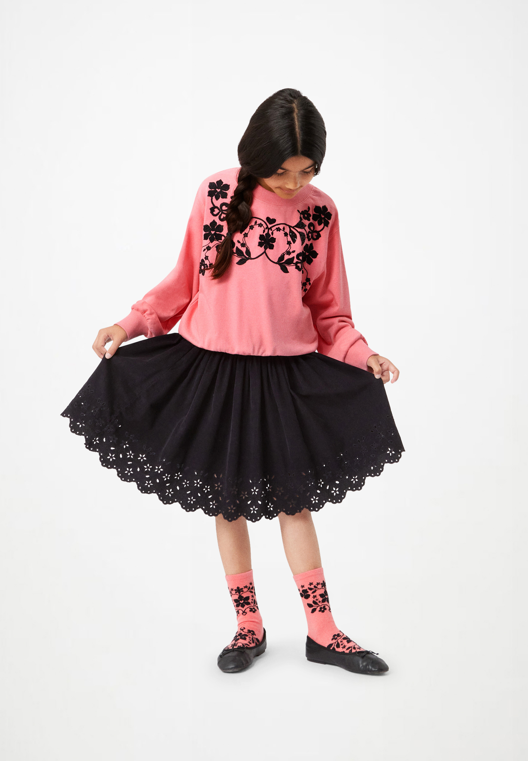 Bellis Black